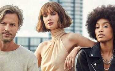 tjej med väldefinierad käklinje