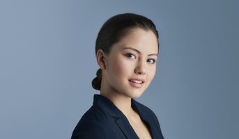 Fyllande Restylane-produkter fyller ut linjer och rynkor för ett jämnare resultat.