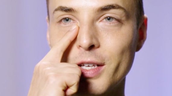 LÄR DIG AV EXPERTERNA! I DEN HÄR VIDEON BERÄTTAR HUDLÄKAREN CHRISTOPH MARTSCHIN OM TEAR TROUGH-BEHANDLINGAR